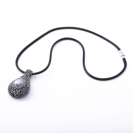Pearl Necklace N0021Pea Leather Cord